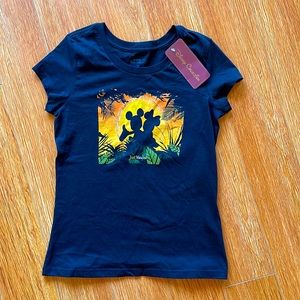 DISNEY COLLECTION T-SHIRT. JUST MAUI’ED (married). SIZE XS.